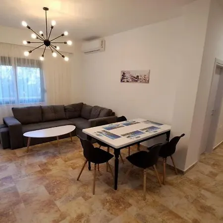 Ocean Bloom Escape B62 * Golem (Tirana)