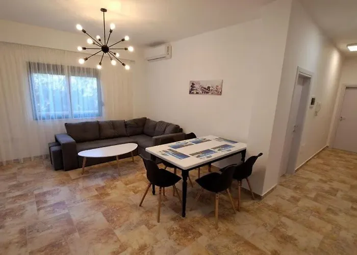 Ocean Bloom Escape B62 * Golem (Tirana)