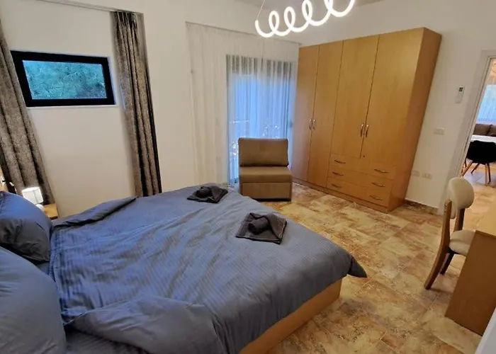 Ocean Bloom Escape B62 Apartamento Golem (Tirana)
