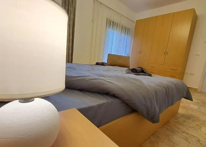 Ocean Bloom Escape B62 Golem (Tirana)