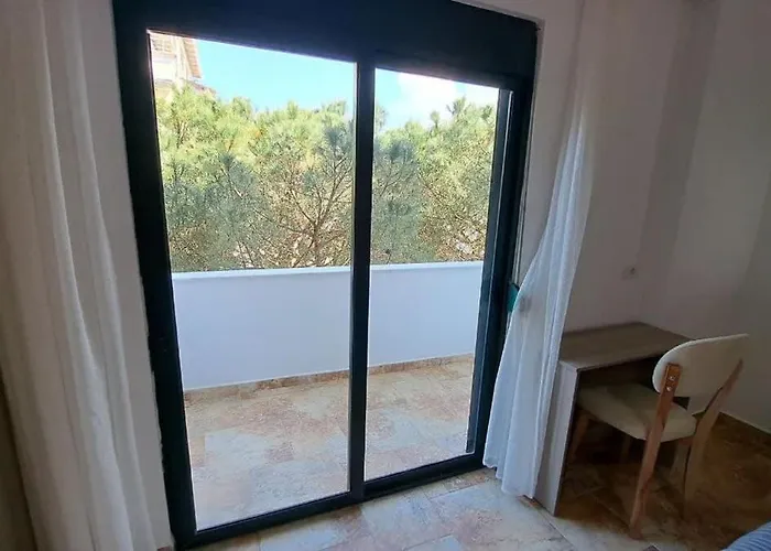 Ocean Bloom Escape B62 * Golem (Tirana)