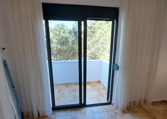 Ocean Bloom Escape B62 Golem (Tirana)